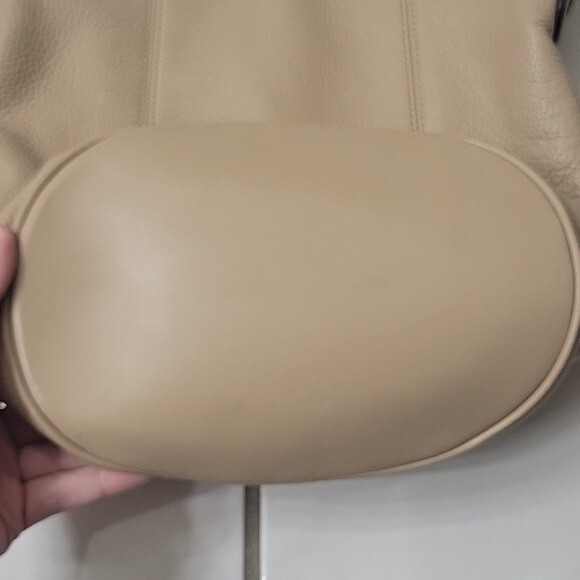 Michael Kors Brooke Medium Tan Bucket Crossbody Bag | Pebbled Leather Purse - Picture 5 of 12